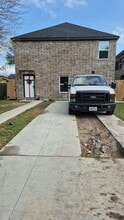 5616 Hollow Pines Dr in Houston, TX - Building Photo - Building Photo
