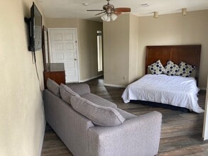 1413 April Villas, Unit D in Montgomery, TX - Building Photo - Building Photo