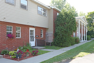 Lawrence Terrace in Syracuse, NY - Foto de edificio - Building Photo