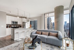 829 N Clark St in Chicago, IL - Building Photo