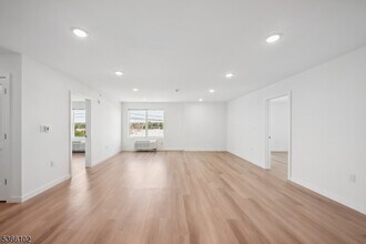 369 18th Ave in Newark, NJ - Building Photo - Building Photo