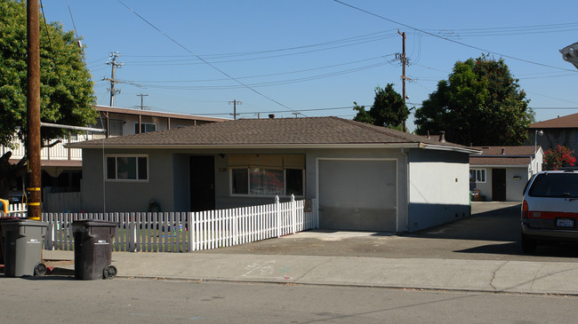 15810 Via Granada in San Lorenzo, CA - Building Photo - Building Photo