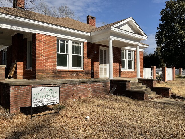 400 Chesterfield Ave in Lancaster, SC - Building Photo - Building Photo