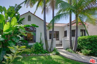 8704 Ashcroft Ave in West Hollywood, CA - Building Photo - Building Photo
