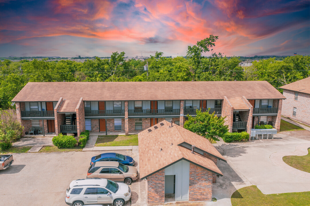 Hillcrest Apartments in Killeen, TX - Building Photo