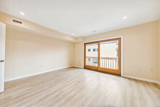 2433 18th St NW in Washington, DC - Foto de edificio - Building Photo