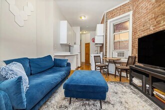 240 Sullivan St in New York, NY - Building Photo - Building Photo