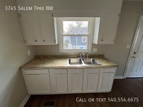 3745 Salem Turnpike NW in Roanoke, VA - Building Photo - Building Photo