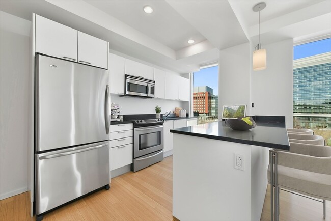 2 Earhart St, Unit 623 in Cambridge, MA - Building Photo - Building Photo