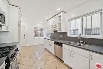 112 S Detroit St in Los Angeles, CA - Building Photo - Building Photo