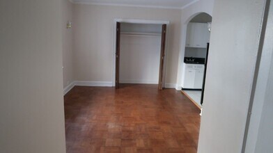 1209 W Sherwin Ave in Chicago, IL - Building Photo - Building Photo