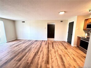 68 Main St in Windsor Locks, CT - Building Photo - Building Photo