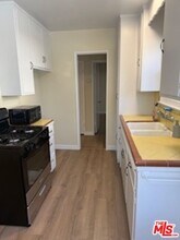 9843 Hannum Dr in Los Angeles, CA - Building Photo - Building Photo