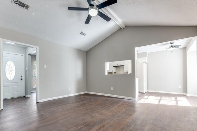 3120 Royal St in Baytown, TX - Building Photo - Building Photo