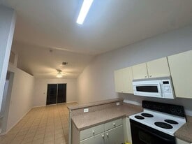 1000-1002 W 12th St in Lehigh Acres, FL - Building Photo