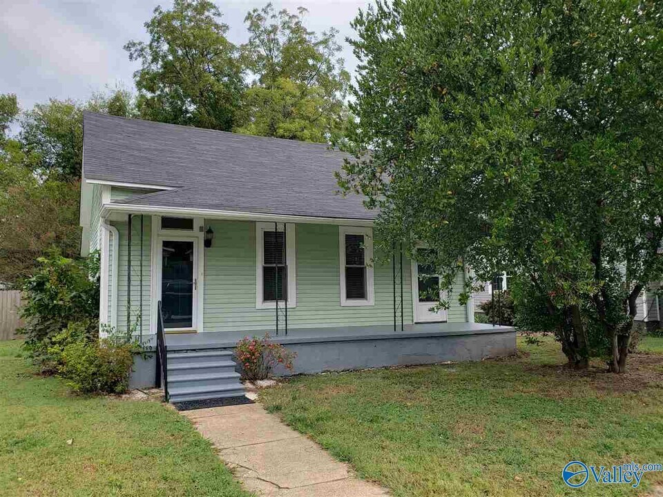 805 Stevens Ave NE in Huntsville, AL - Building Photo