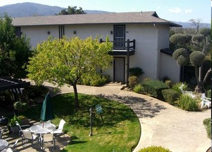 Twelve Oaks Apartments in Los Gatos, CA - Foto de edificio - Building Photo