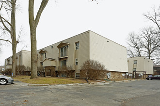 Fox Run Apartments in Toledo, OH - Building Photo - Building Photo