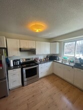 126 Conroy Cres in Guelph, ON - Building Photo - Building Photo