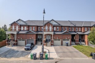 48 Teal Crest Cir in Brampton, ON - Building Photo