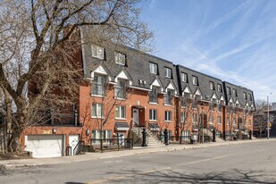 231-253 Cumberland St in Ottawa, ON - Building Photo