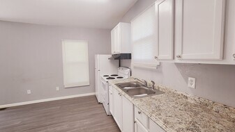 2102 Adams Ave in Knoxville, TN - Building Photo