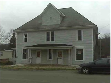 215 Main St in Bowerston, OH - Building Photo