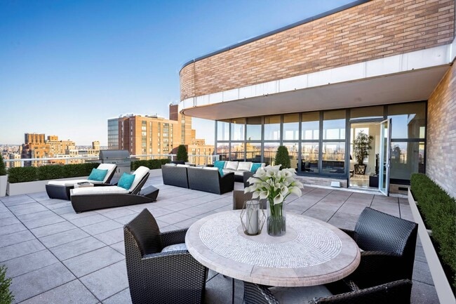 181 E 90th St in New York, NY - Building Photo - Building Photo