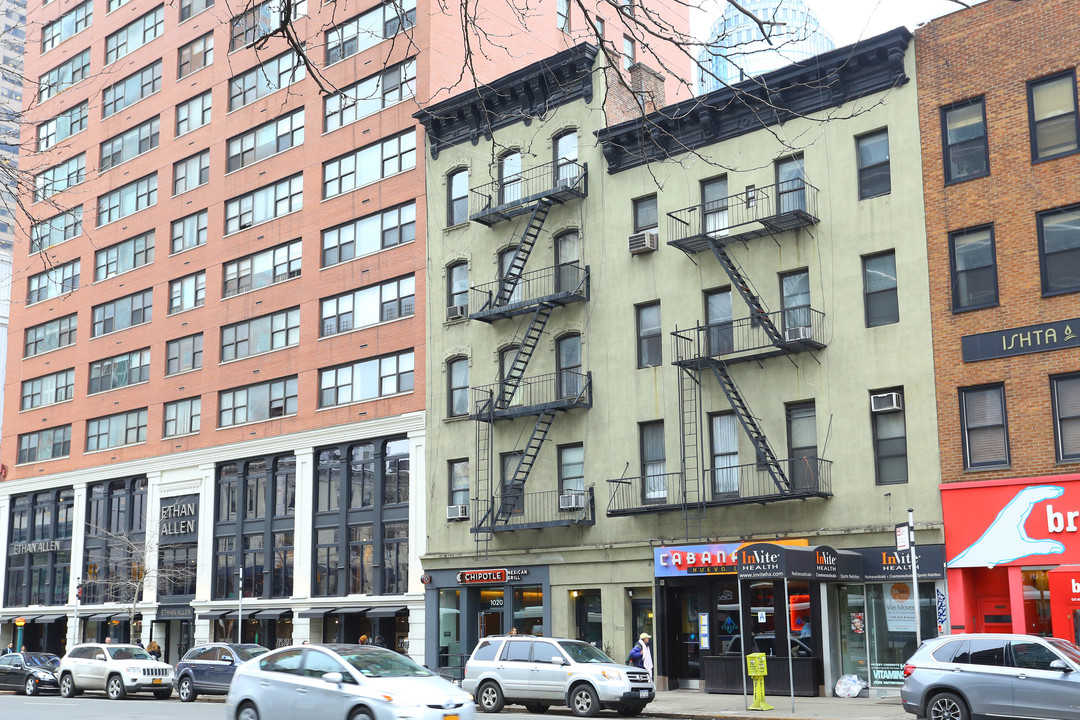 1022-1024 3rd Ave in New York, NY - Building Photo