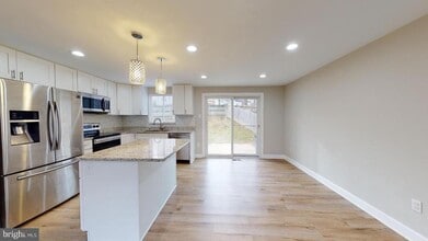 8465 Yellow Leaf Ct in Springfield, VA - Building Photo - Building Photo