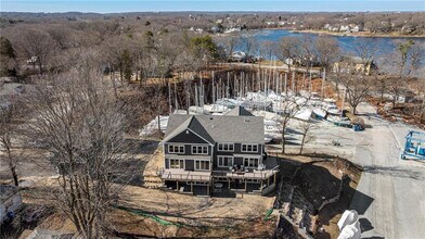 47 Arnolds Neck Dr in Warwick, RI - Building Photo - Building Photo
