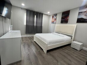 1432 S Lakeside Dr in Lake Worth Beach, FL - Building Photo - Building Photo