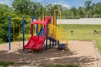 Bridgeport Apartments in Lincoln, NE - Building Photo - Building Photo