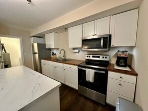 214 Chartres St in New Orleans, LA - Building Photo - Building Photo
