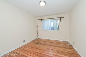 857 Bloomingdale Rd in Staten Island, NY - Building Photo - Building Photo