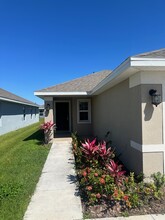 1743 Carnostie Rd in Winter Haven, FL - Foto de edificio - Building Photo