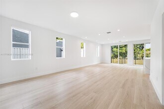1644 SW 19th St in Miami, FL - Building Photo - Building Photo