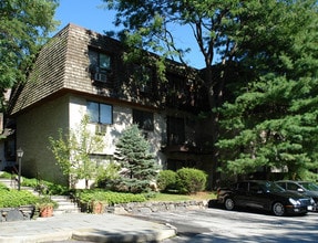 Scarsdale Meadows in Scarsdale, NY - Foto de edificio - Building Photo
