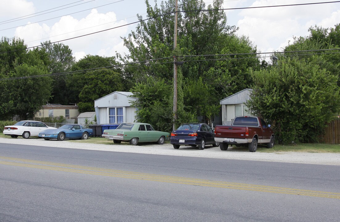 5526 Randolph Blvd in San Antonio, TX - Foto de edificio