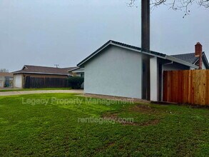6920 Demaret Dr in Sacramento, CA - Building Photo - Building Photo