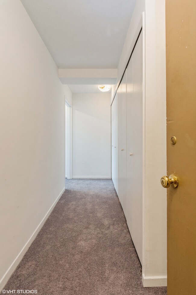 2909 N Sheridan Rd, Unit 1701 in Chicago, IL - Building Photo - Building Photo