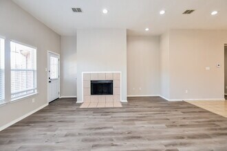 2700 Hillside Dr in Wylie, TX - Foto de edificio - Building Photo