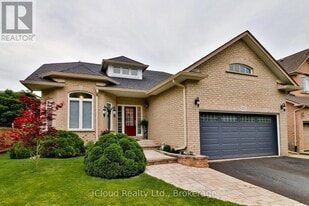 271 Ryerson Crescent in Oshawa, ON - Building Photo