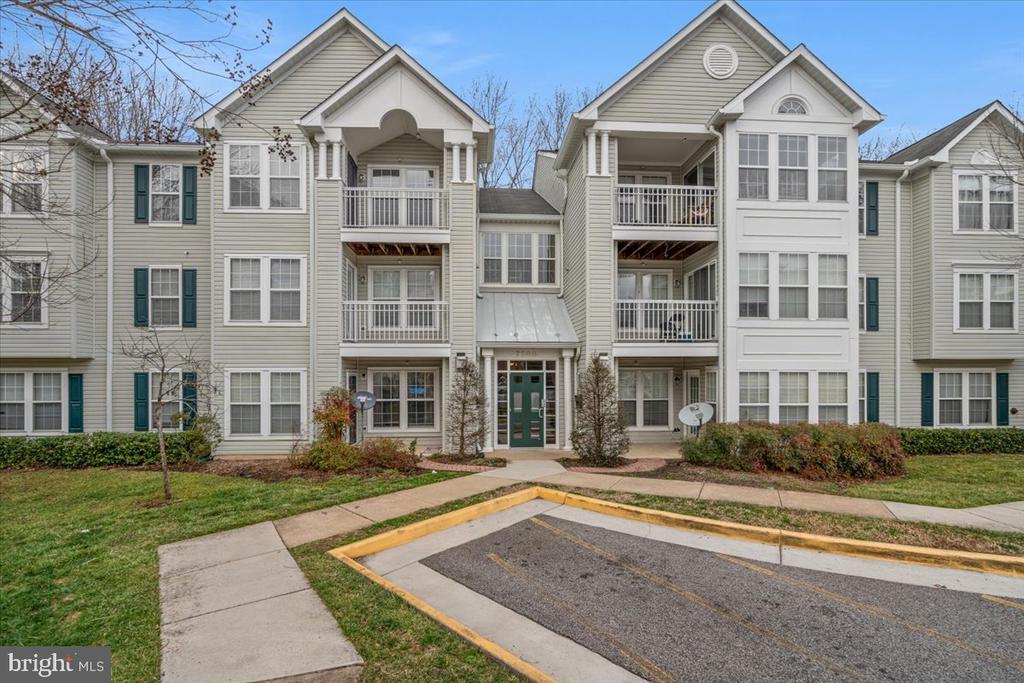 7500 Calderon Ct in Alexandria, VA - Foto de edificio