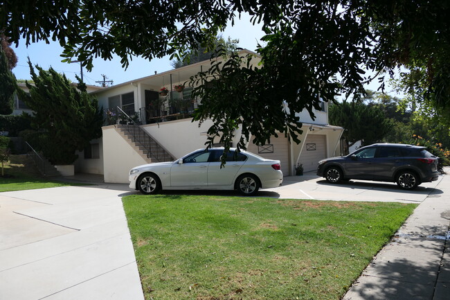 7144 Ramsgate Ave in Los Angeles, CA - Foto de edificio - Building Photo