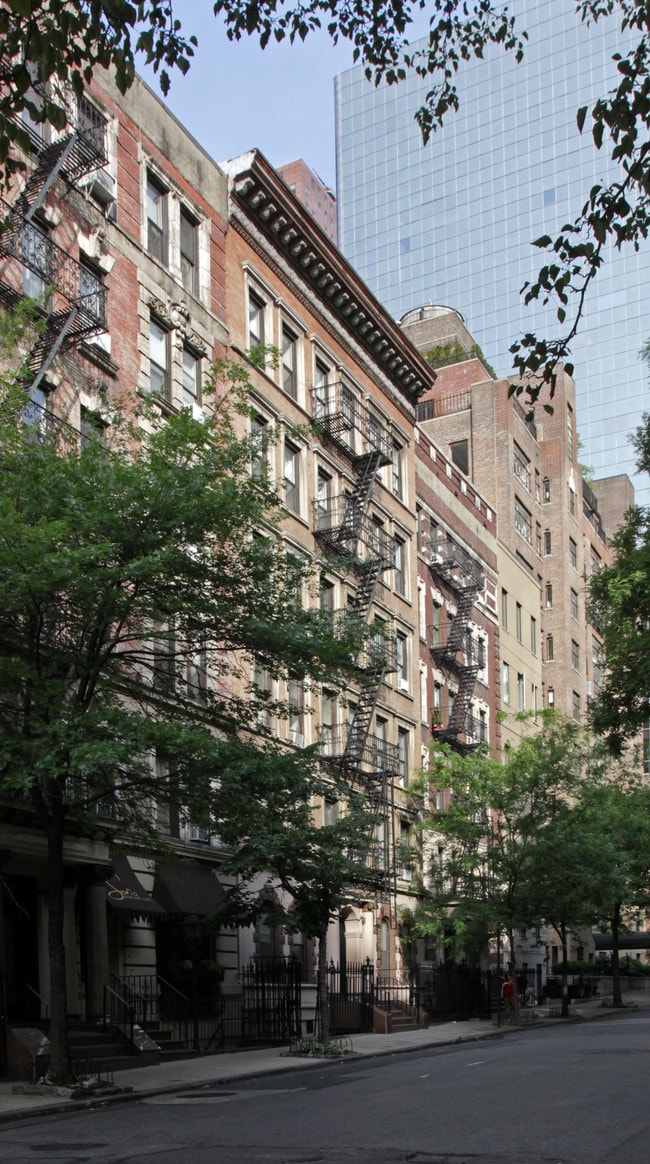 238-240 50th St in New York, NY - Foto de edificio - Building Photo