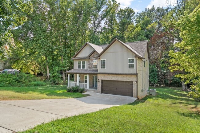 1110 Stonebrook Dr in Clarksville, TN - Building Photo - Building Photo