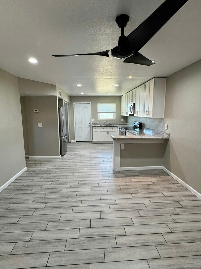 property at 1013 E Commonwealth Pl