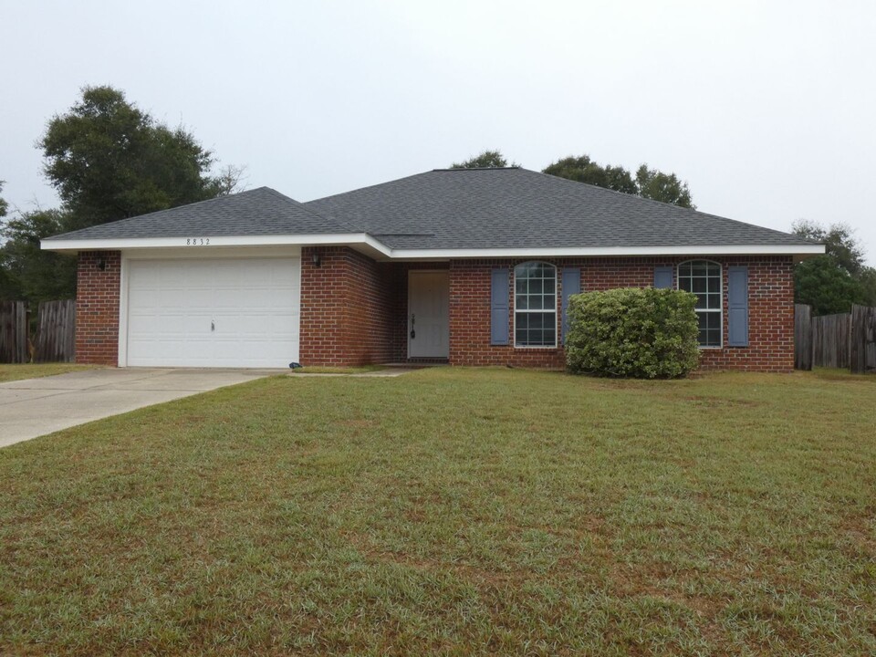 8832 Bluebell St in Milton, FL - Building Photo