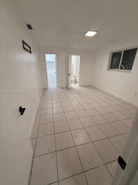 1800 NW 22nd Ct in Miami, FL - Building Photo - Building Photo